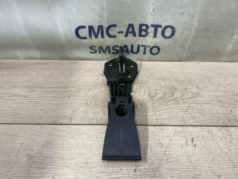 Крюк капота Audi A6 4G0823480 4G 2.8 CHV