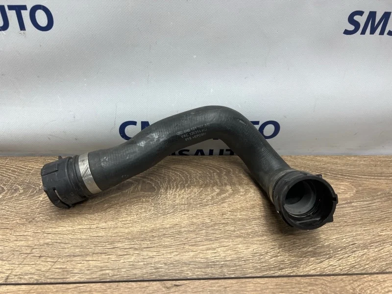 Патрубок радиатора верхний Audi A8 2012 4H0121101AB D4 3.0 CGW