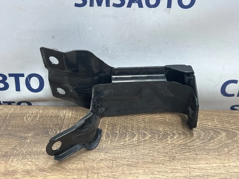 Кронштейн радиатора Volvo S60 31261931 С60 1.6 B4164T, левый