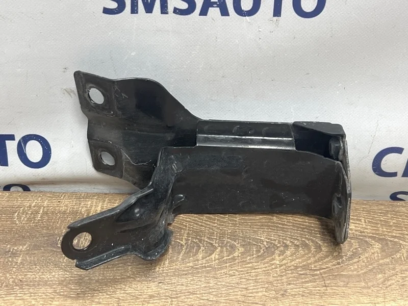 Кронштейн радиатора Volvo XC60 31261931 ХС60 3.0 B6304T4, левый