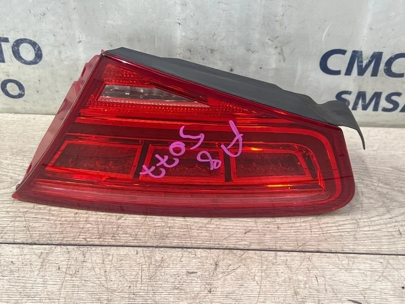 Фонарь крышки багажника Audi A8 2012 4H0945094 D4 3.0 CGW, задний правый