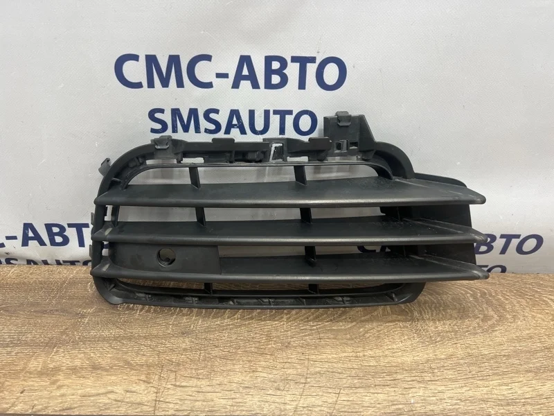 Заглушка бампера Volkswagen Touareg 7P6854662 NF 3.0 CGE, правая