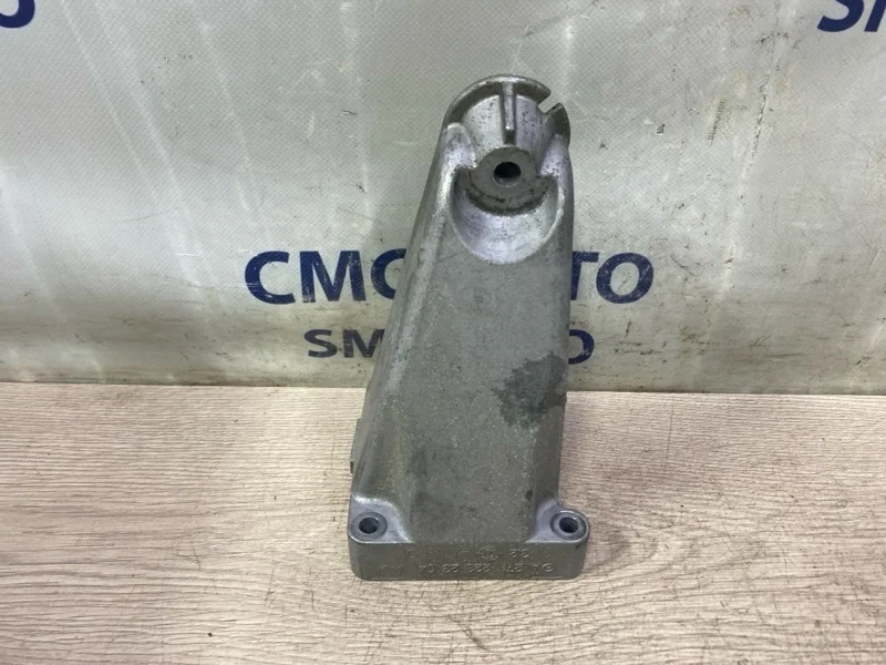 Кронштейн ДВС Mercedes-Benz E-Class 2012 A2712232304 W212 271.860, правый