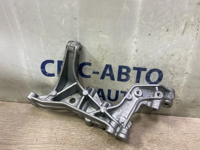 Кронштейн Mercedes-Benz E-Class 2012 A2711410840 W212 271.860