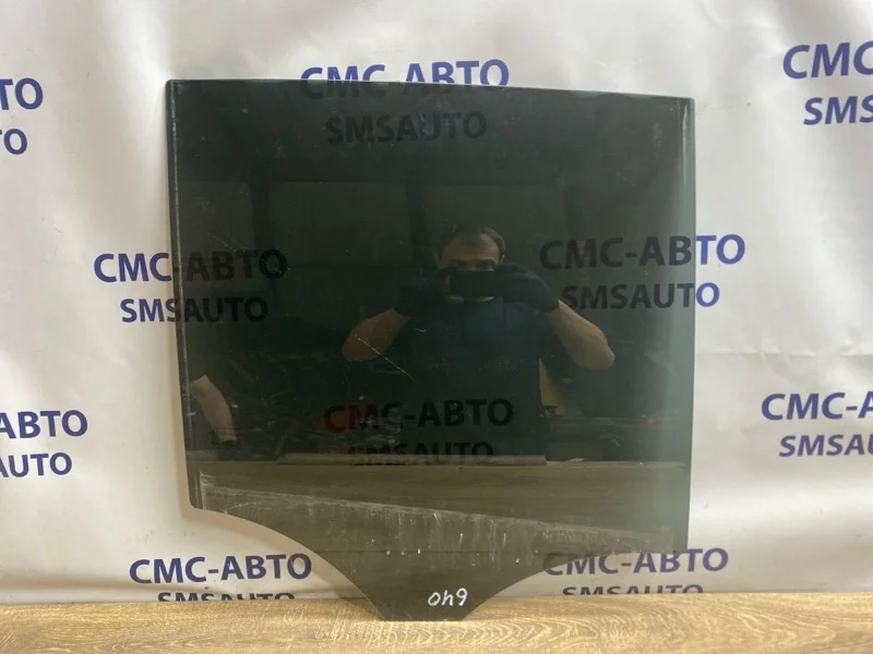 Стекло двери Mercedes-Benz ML A1667352010 W166 642.826, заднее правое