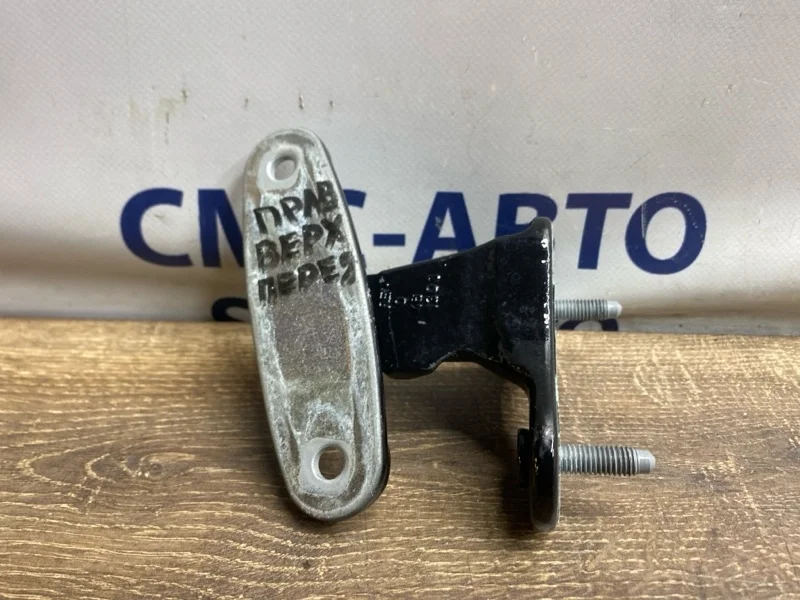 Петля двери Mercedes-Benz ML A1667200237 W166 642.826, передняя правая