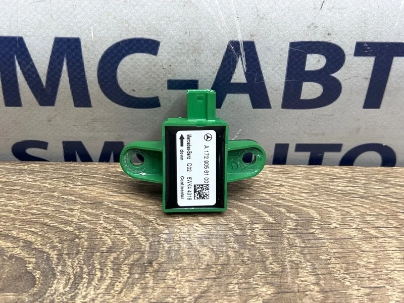 Датчик удара Mercedes-Benz GLK 2011 A1729056100 X204 272.948