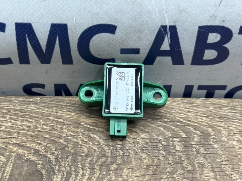 Датчик удара Mercedes-Benz GLK 2011 A1729056100 X204 272.948