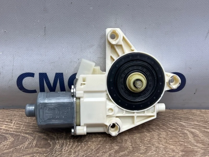 Моторчик стеклоподъемника Mercedes-Benz GLK 2011 A2048200142 X204 272.948, передний левый