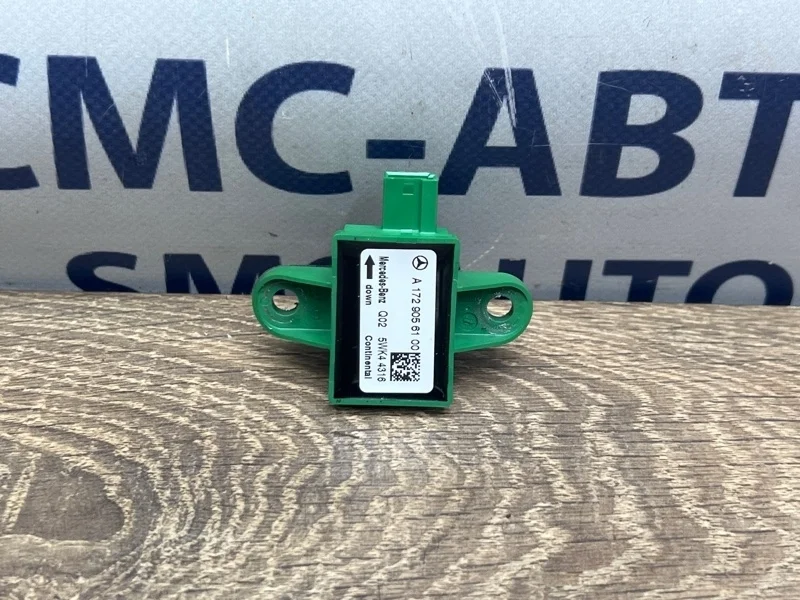 Датчик удара Mercedes-Benz GLK 2011 A1729056100 X204 272.948