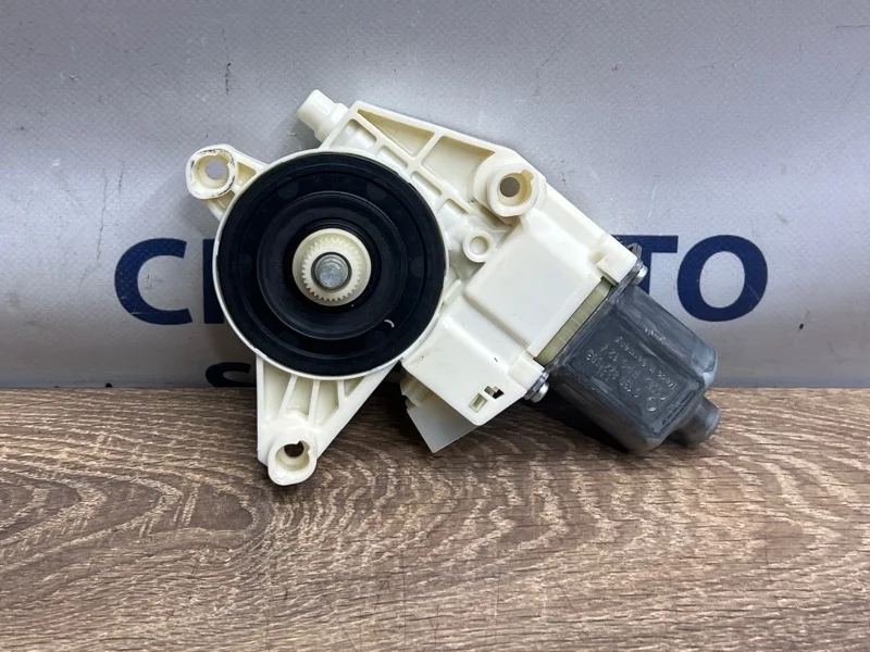 Моторчик стеклоподъемника Mercedes-Benz E-Class 2012 A2048200142 W212 271.860, передний левый