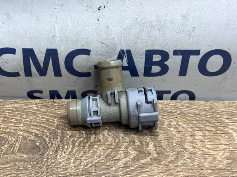 Фланец системы охлаждения Audi A6 4G0122293AA 4G 2.8 CHV