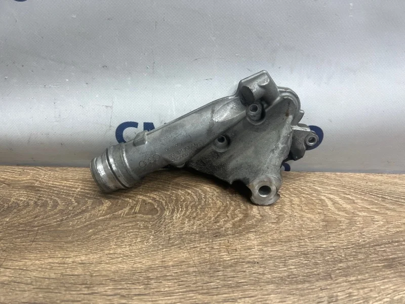 Фланец системы охлаждения Audi A6 06E121161AN C6 3.0 CAJ