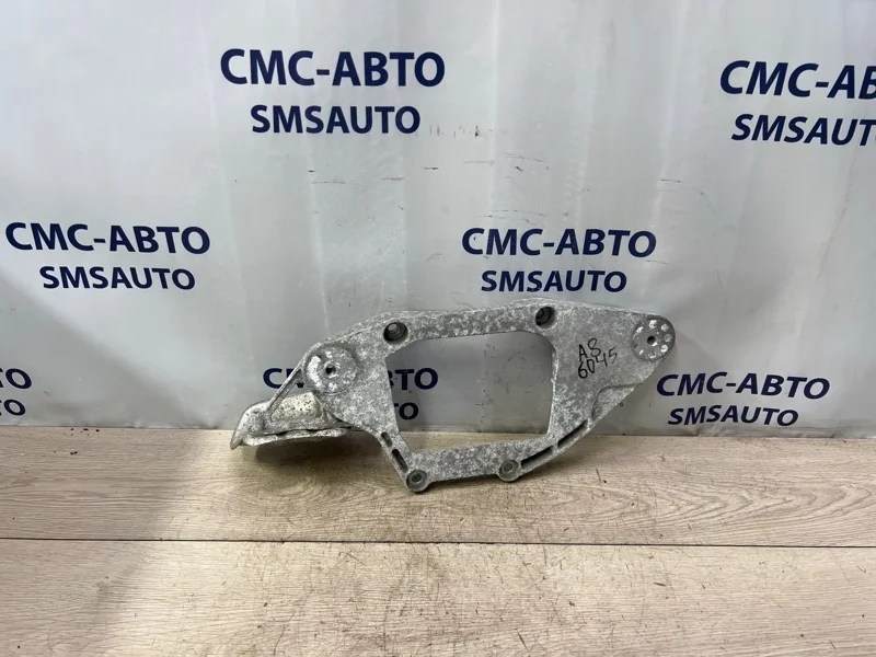 Кронштейн редуктора Audi A8 8K0599287G D4 3.0 CGW, задний