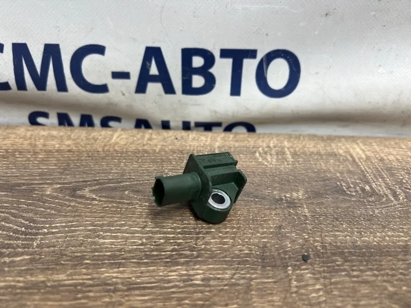 Датчик удара Mercedes-Benz GLK 2011 A1729056000 X204 272.948, передний