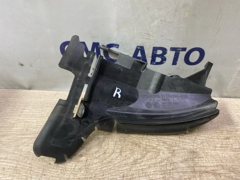 Воздуховод Volvo S80 30796390 С80 4.4 B8444S, правый