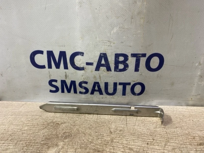 Кронштейн фары Volvo S80 30678340 С80 4.4 B8444S