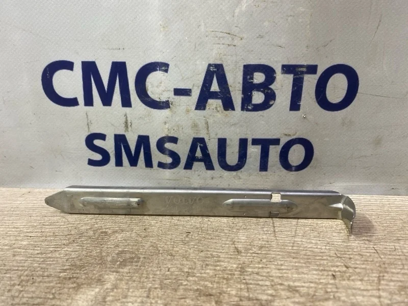 Кронштейн фары Volvo S80 30678340 С80 4.4 B8444S