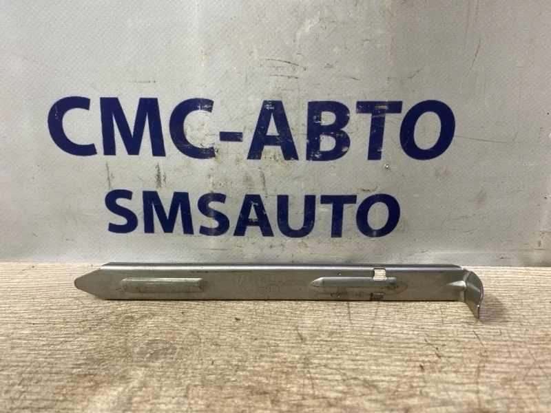 Кронштейн фары Volvo S80 30678340 С80 4.4 B8444S