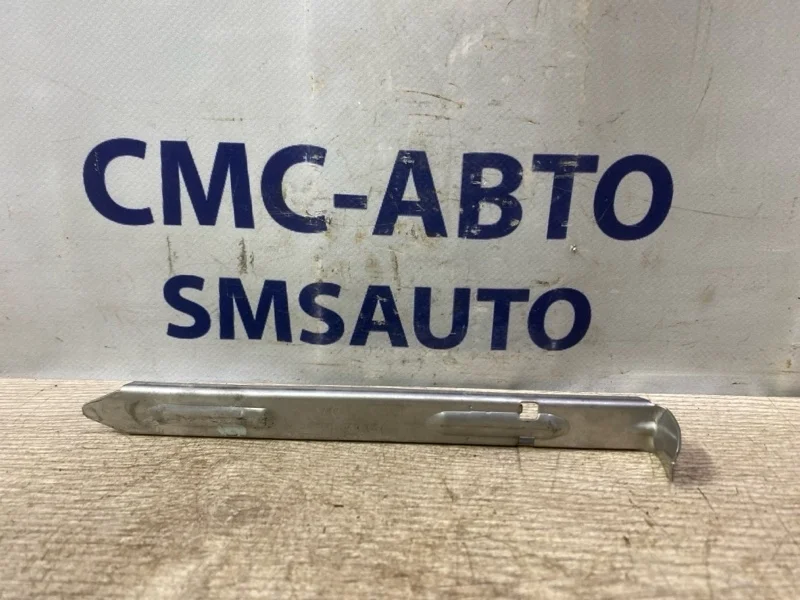 Кронштейн фары Volvo S80 30678340 С80 4.4 B8444S