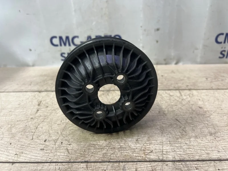 Шкив помпы Volvo XC60 31258136 ХС60 3.0 B6304T4