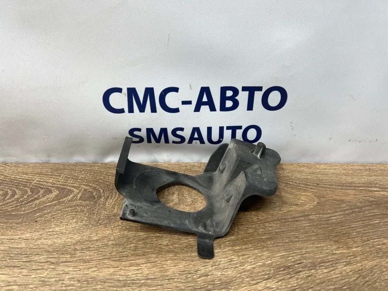 Кронштейн бампера Volkswagen Touareg 2012 7P6807898B NF CGR, передний правый