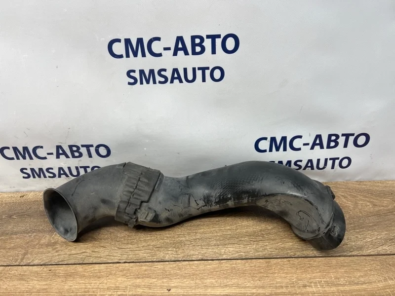 Патрубок воздушный Volkswagen Touareg 2012 7P6129609A NF CGR