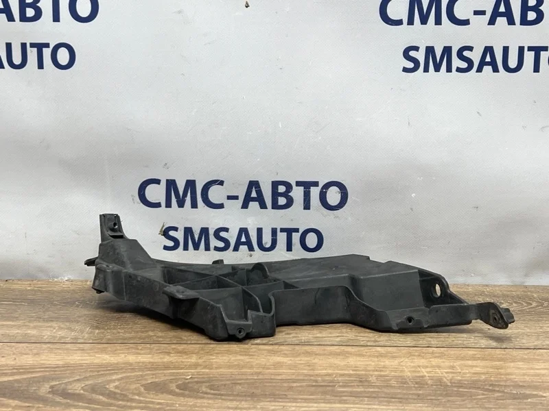 Кронштейн бампера Audi A7 2011 4G8807284A C7 3.0 CGW, передний правый