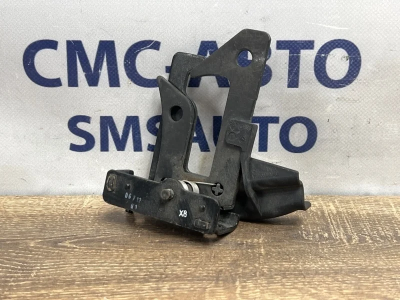 Крюк капота Mercedes-Benz E-Class 2012 A2128800064 W212 271.860