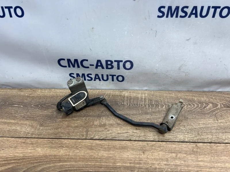 Датчик уровня подвески Volvo XC60 31288272 ХС60 3.0 B6304T4, передний правый