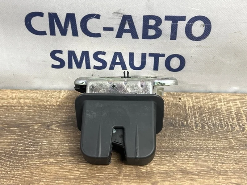 Замок багажника Audi A8 2013 4H0827505A D4 3.0 CRE