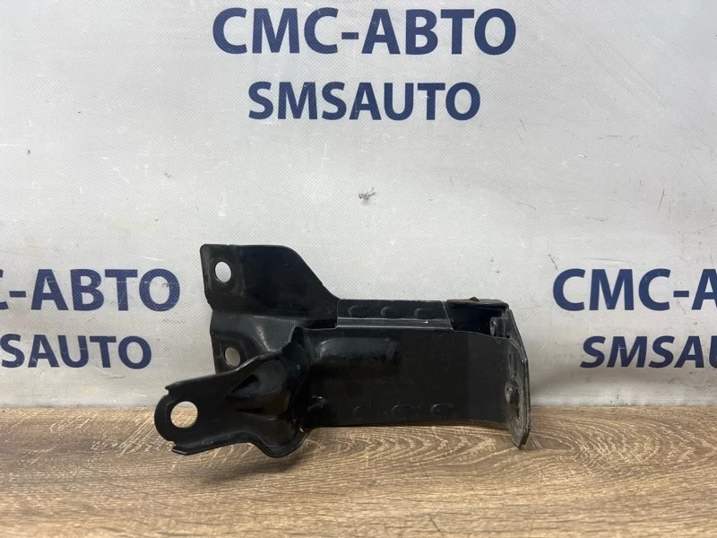 Кронштейн радиатора Volvo XC60 31261931 ХС60 B4204T6, левый