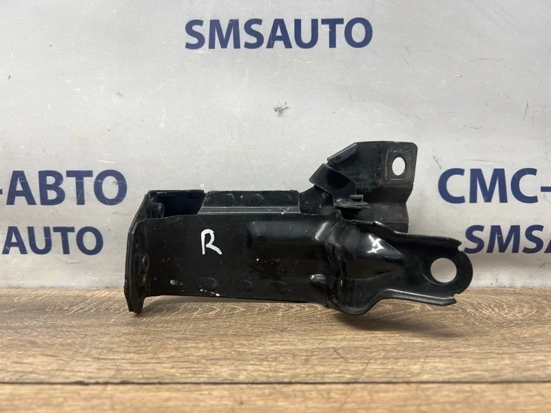 Кронштейн радиатора Volvo XC60 31261932 ХС60 B4204T6, правый
