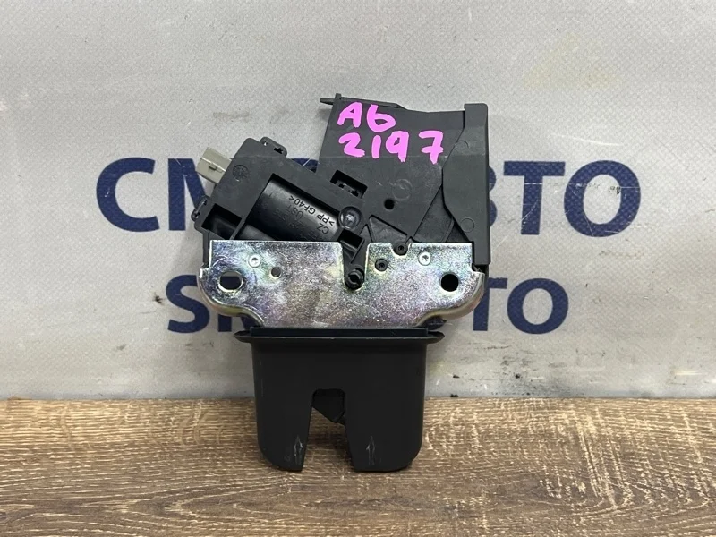 Замок багажника Audi A6 2010 4F5827505D C6 2.8 CCE