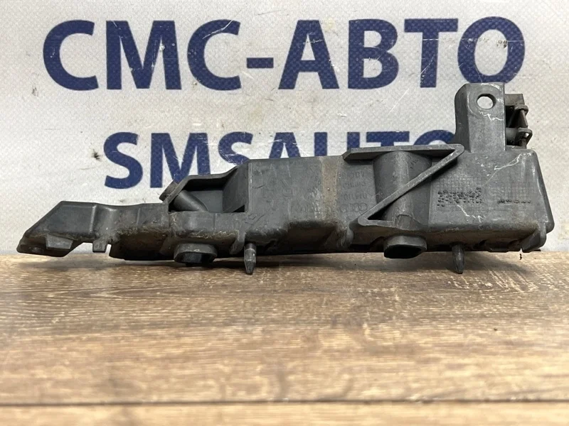 Кронштейн бампера Audi A6 2014 4G0807284 C7 2.0T CDN, передний правый
