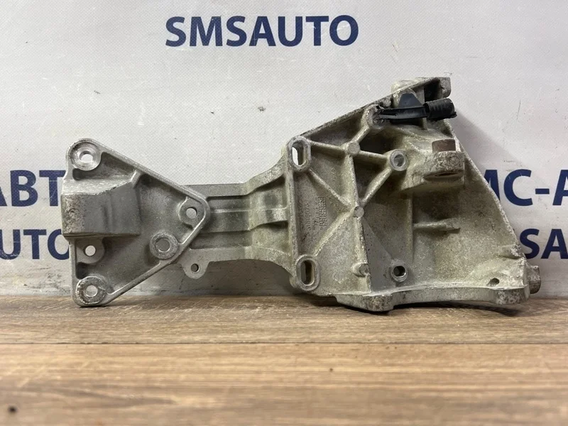 Кронштейн генератора Volvo XC60 2014-2017 31316673 ХС60 B5254T12