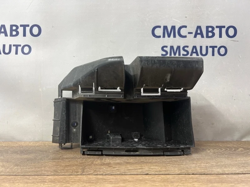 Кронштейн бампера под фонарь Volvo XC90 30698138 ХС90 4.4 B8444S, задний правый