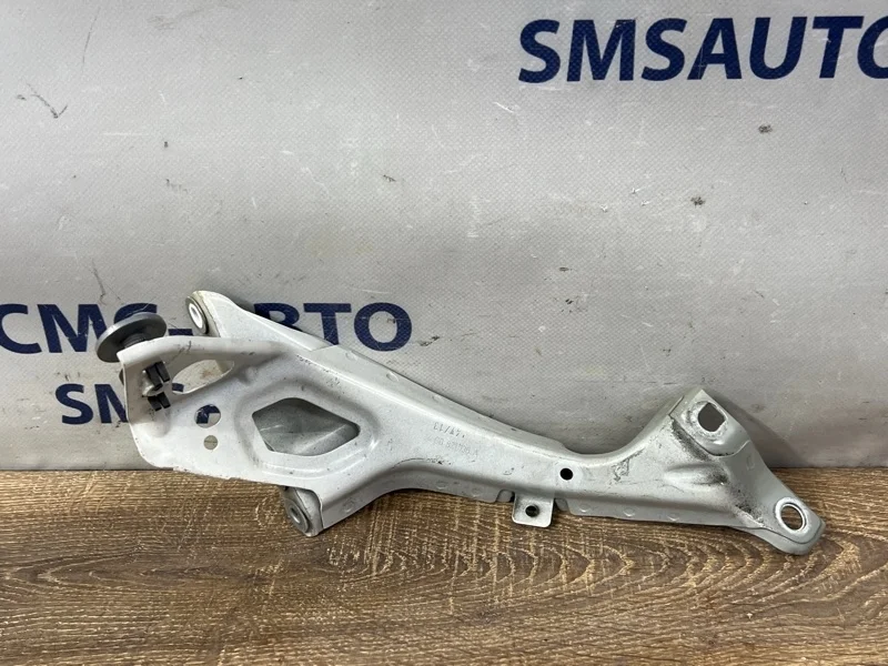 Кронштейн крыла Audi A6 2014 4G0821136A C7 2.0T CDN, передний правый