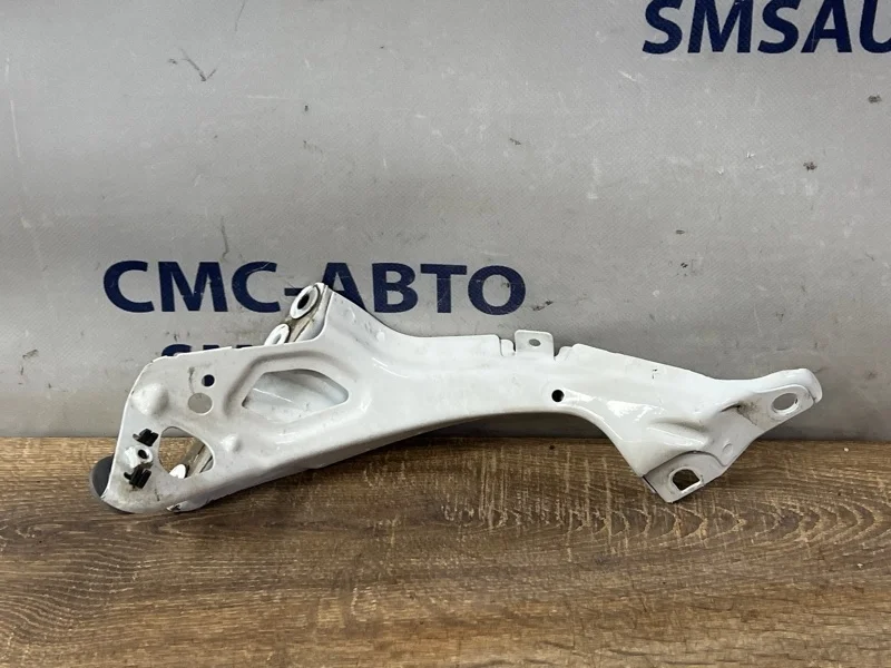 Кронштейн крыла Audi A6 2014 4G0821135A C7 2.0T CDN, передний левый