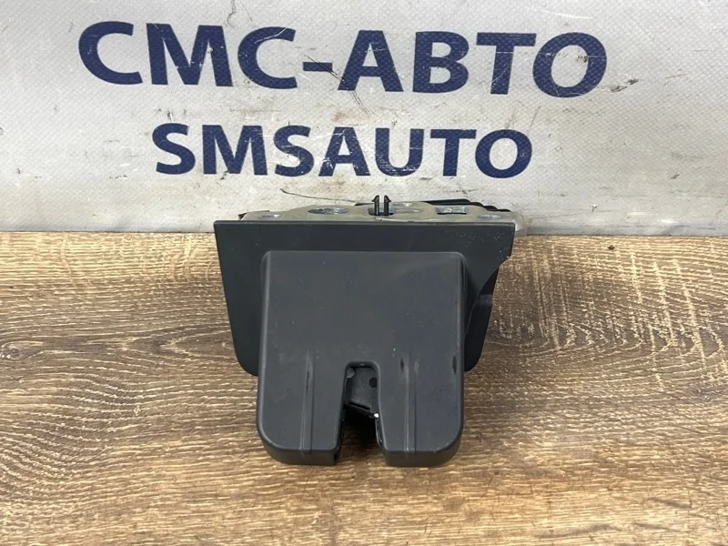 Замок багажника Audi A6 2014 8R0827505 C7 2.0T CDN