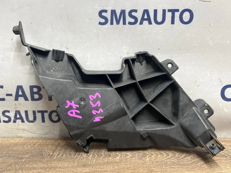 Кронштейн бампера Audi A7 2012 4G8807284C C7 3.0 CGW, передний правый