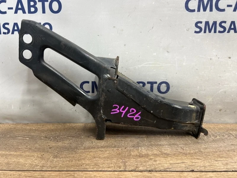 Кронштейн усилителя бампера Volvo XC60 30760140 ХС60 B4204T6, передний левый