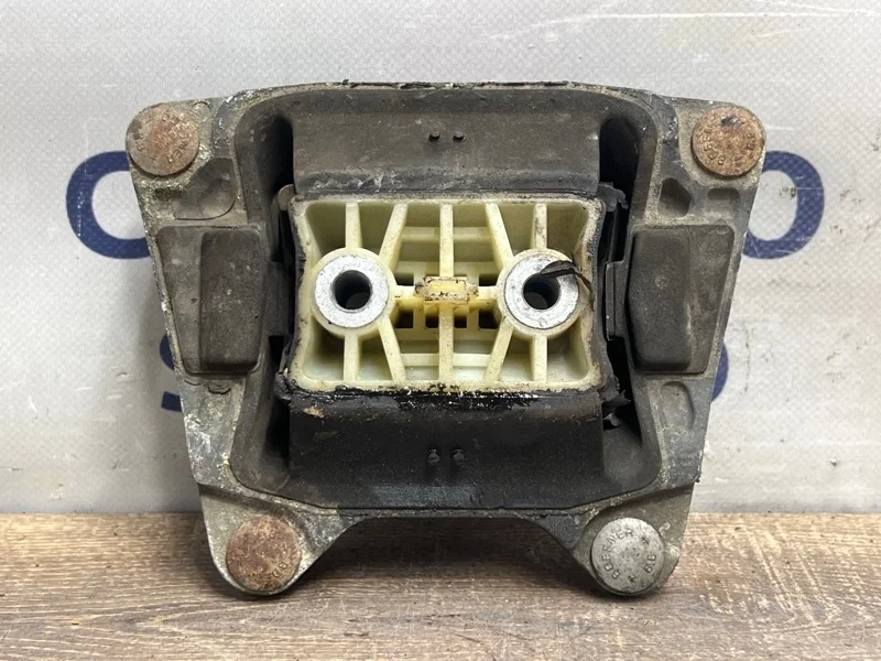 Опора АКПП Audi A6 2006 4F0399151AN C6 3.2 AUK