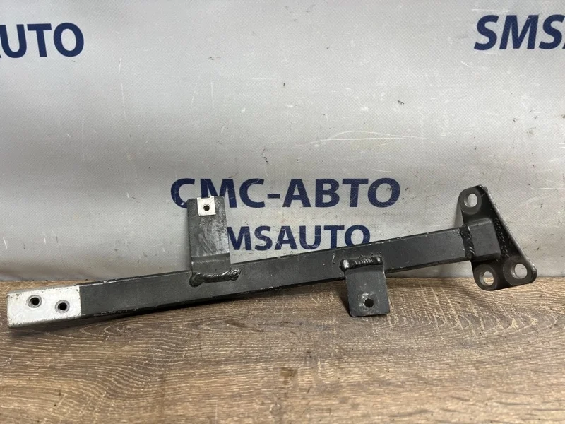 Кронштейн крыла Audi A8 2014 4H0821136E D4 4.0 CTG, передний правый