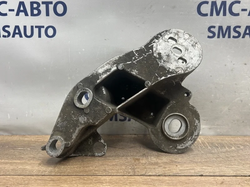 Кронштейн стабилизатора Audi A6 2010 4F0199351S C6 CCEA