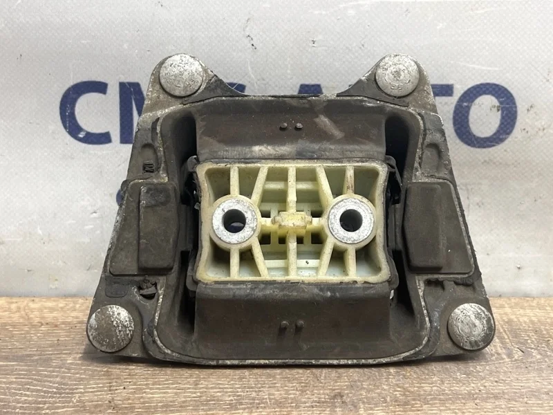 Опора АКПП Audi A6 2010 4F0399151AN C6 CCEA