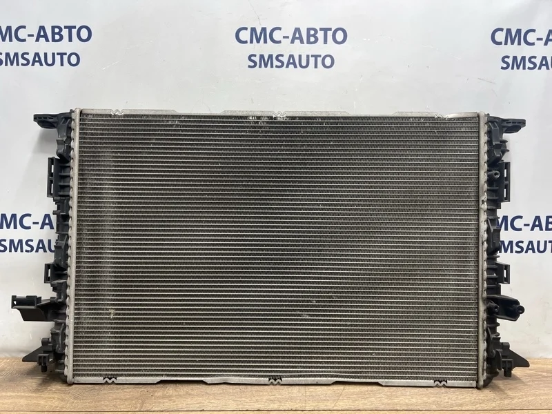 Радиатор охлаждения ДВС Audi A8 2010 4H0121251C D4 3.0 CGW