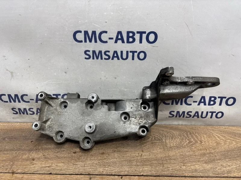 Кронштейн генератора Volvo XC90 9497106 2.5T