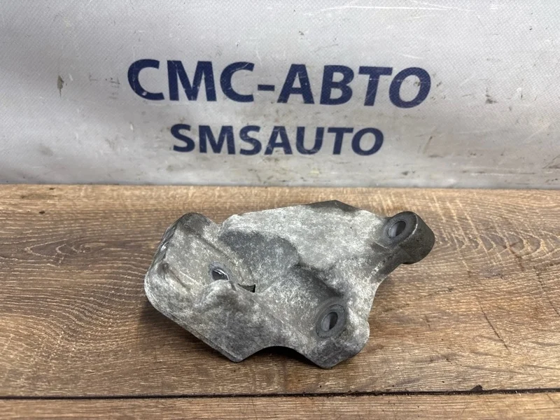 Кронштейн опоры двигателя Volvo XC90 8649262 XC90 2.5T, передний