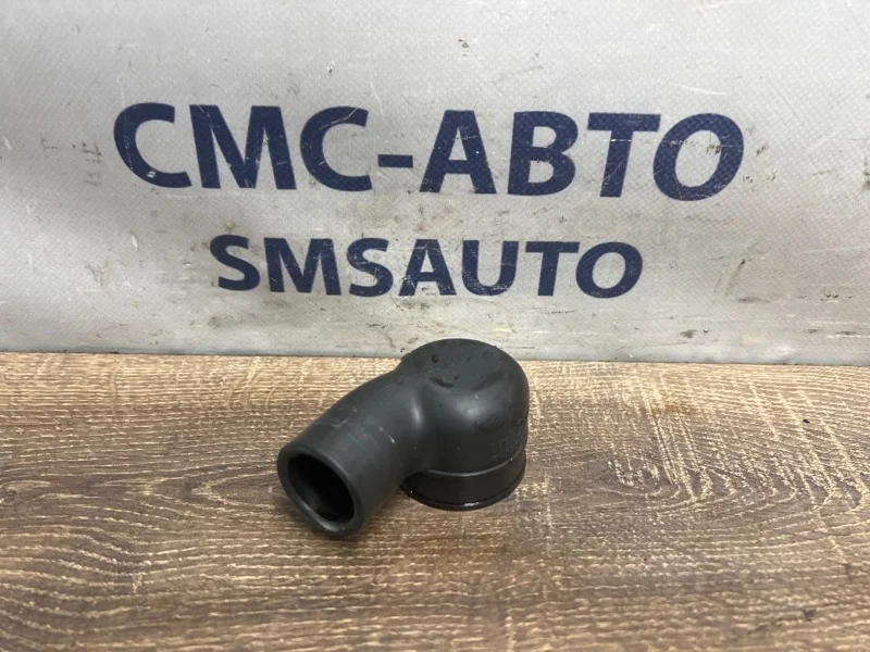 Патрубок вентиляции картера Volvo XC90 30677388 2.5T